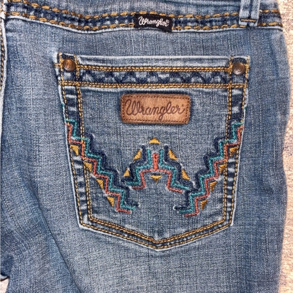 Wrangler Women's Blue Jeans with Western Embroidery - Picture 1 of 4